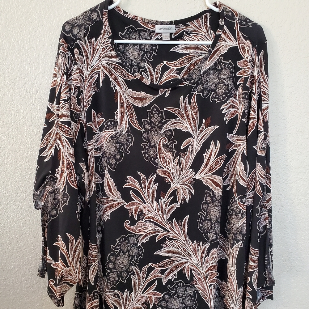 Plus size black floral top by Avenue